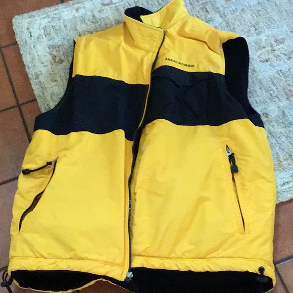 Abercrombie & Fitch Other - ❄️❄️Men’s yellow/navy Abercrombie vest❄️